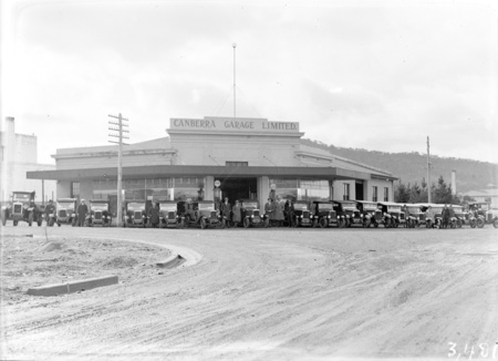 Convoy of cars at Canberra Garage Limited, Mort Street.
