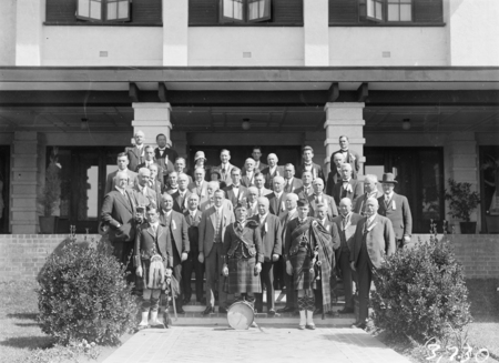 Canberra Highland Society with pipers and drummer in front of Hotel Canberra.
