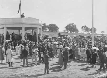  Captain W.N. Lancaster and Mrs Keith Miller being welcomed at the Rotunda, Review Grounds.