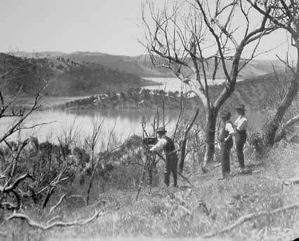 Burrinjuck Dam under construction -movie cameramen on upstream part of dam