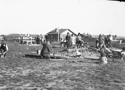 Working bee building the playground  at  Corroboree Park, Ainslie, Canberra