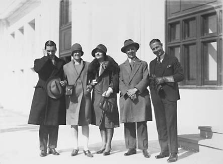 Group of musical artists outside Parliament House [includes John Brownlee, William James and Elena Daniels]