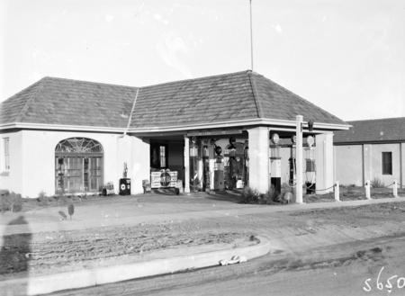 Garden City Service Station on Mort St Braddon.