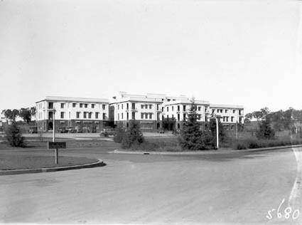 West Block Offices from Commonwealth Avenue, Parkes