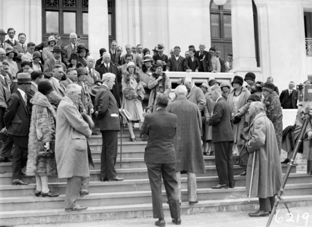 Visiting AmericanTourists from SS Malole, on the steps of Parliament House.