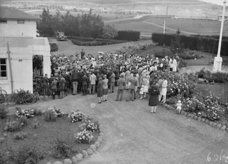 Spectators and children with Santa Claus at Telopea Park School, New South Wales Crescent, Barton.