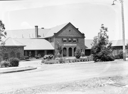 Front entrance, Brassey House. Macquarie Street, Barton.