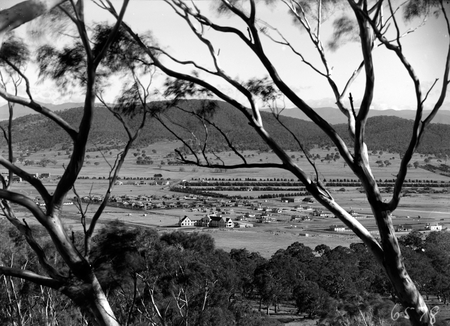 Braddon from Mt Ainslie to Black Mountain, Ainslie Hotel, Limestone Avenue in the centre.