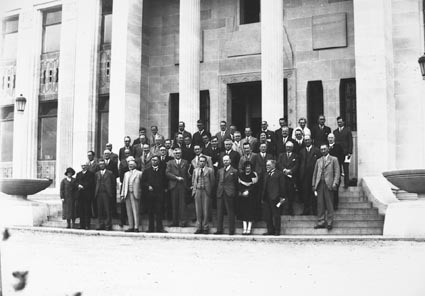 Delegates to a cancer conference in front of  the Australian  Institute of Anatomy, McCoy Circle, Acton