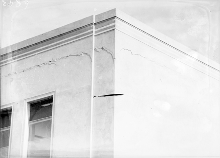 CSIR Entomology Building, Black Mountain showing cracks at the top of a wall.