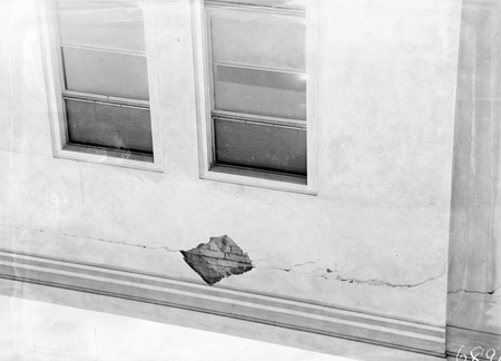 CSIR Entomology Building, Black Mountain showing cracks and spalling at the top of a wall.